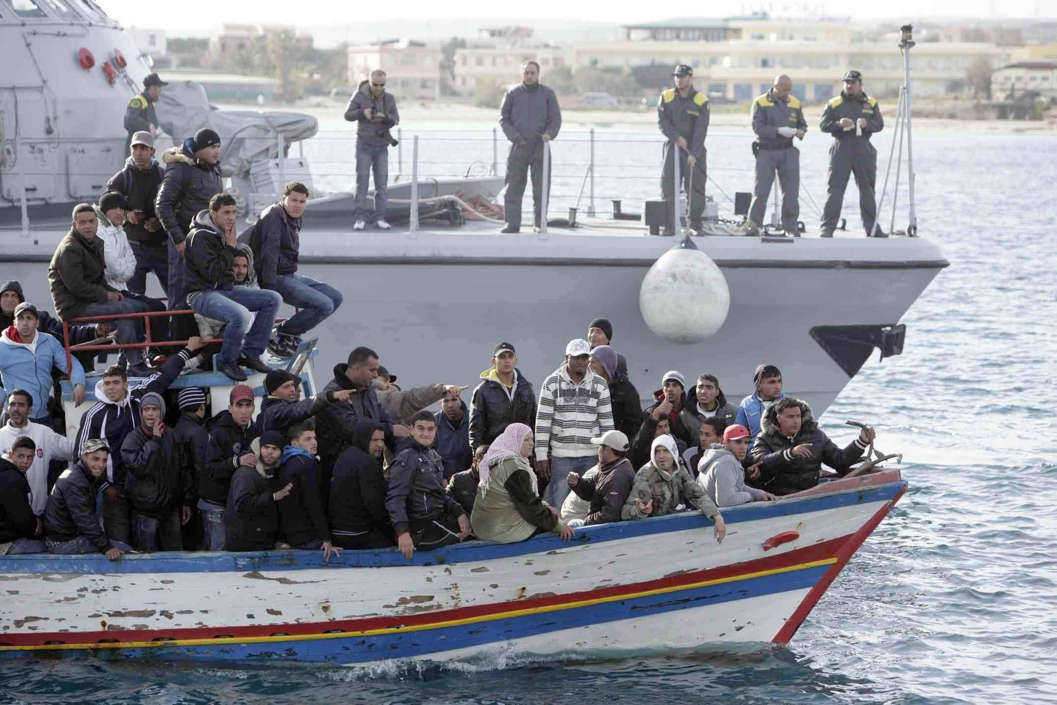 Reggio, sbarcati 53 migranti