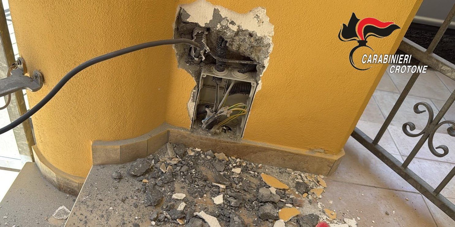 Allaccio abusivo alla rete elettrica, una denuncia a Cirò Marina