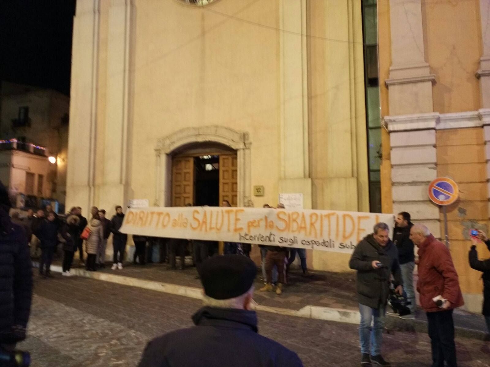 Alta tensione a Rossano sull'emergenza sanitaria – IL VIDEO