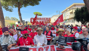Ad Amendolara il corteo contro il caporalato: «Basta schiavitù e morti sul lavoro» – FOTO