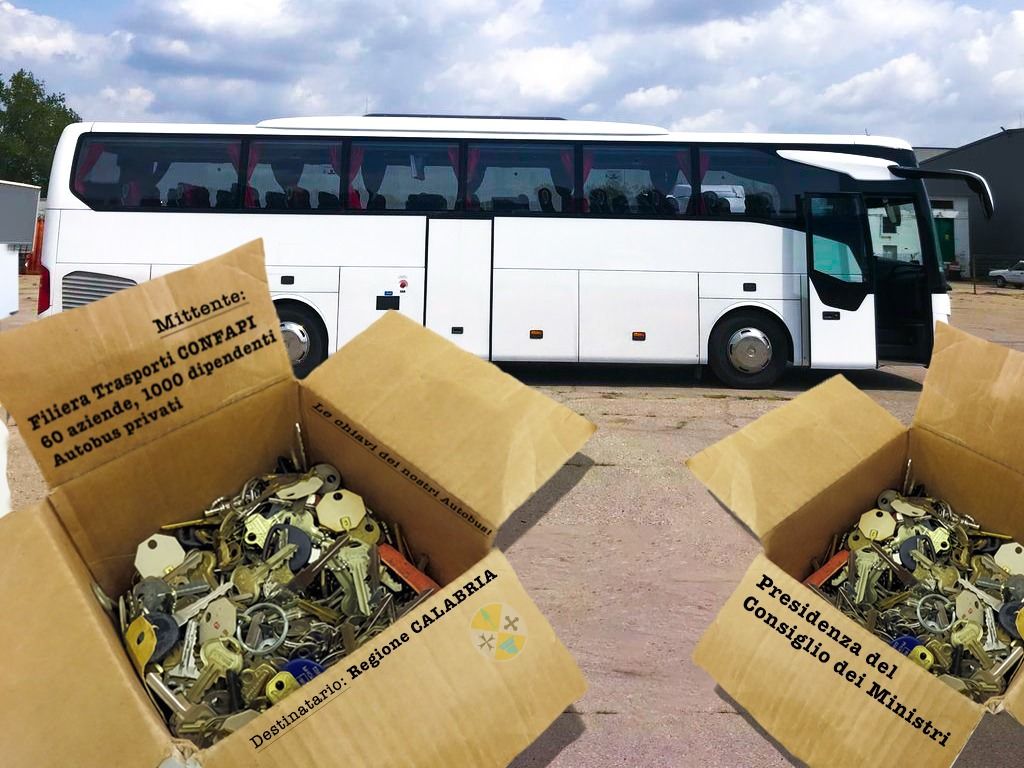 Bus per gite e viaggi d'istruzione: «Consegniamo le chiavi alla Santelli»