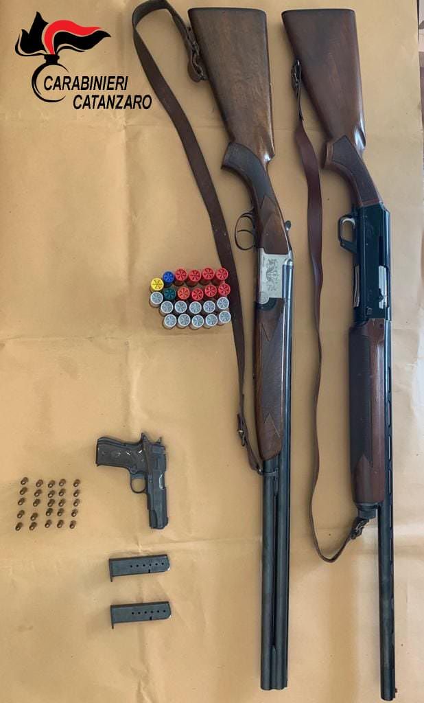 Armi e munizioni in casa, 56enne denunciato nel Catanzarese