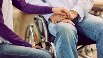 Disabilità gravissima, al via avvisi pubblici per assegni di cura