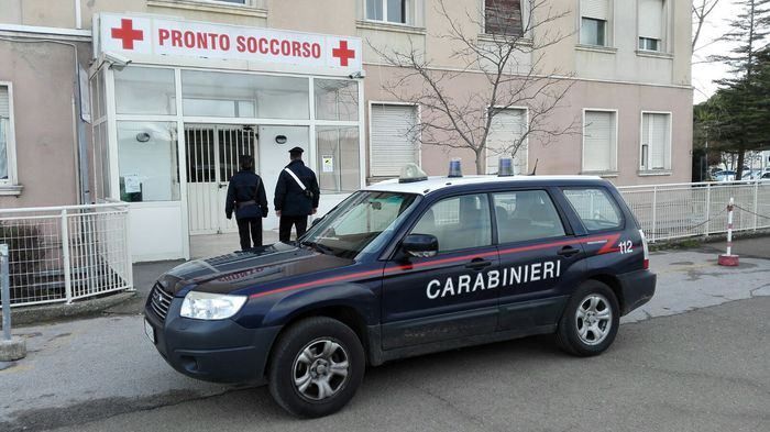 Aggredisce un 84enne a calci e pugni per rapinarlo, fermato 29enne