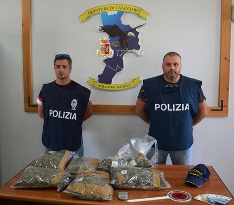 Marijuana in un garage di Catanzaro, due arresti