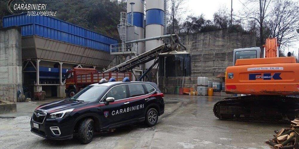 Casali del Manco, sequestrato dai forestali impianto di calcestruzzo