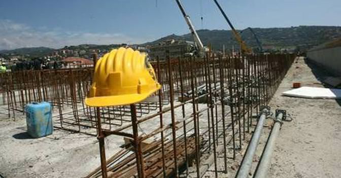 Morto l'operaio vittima di un'esplosione a Melito