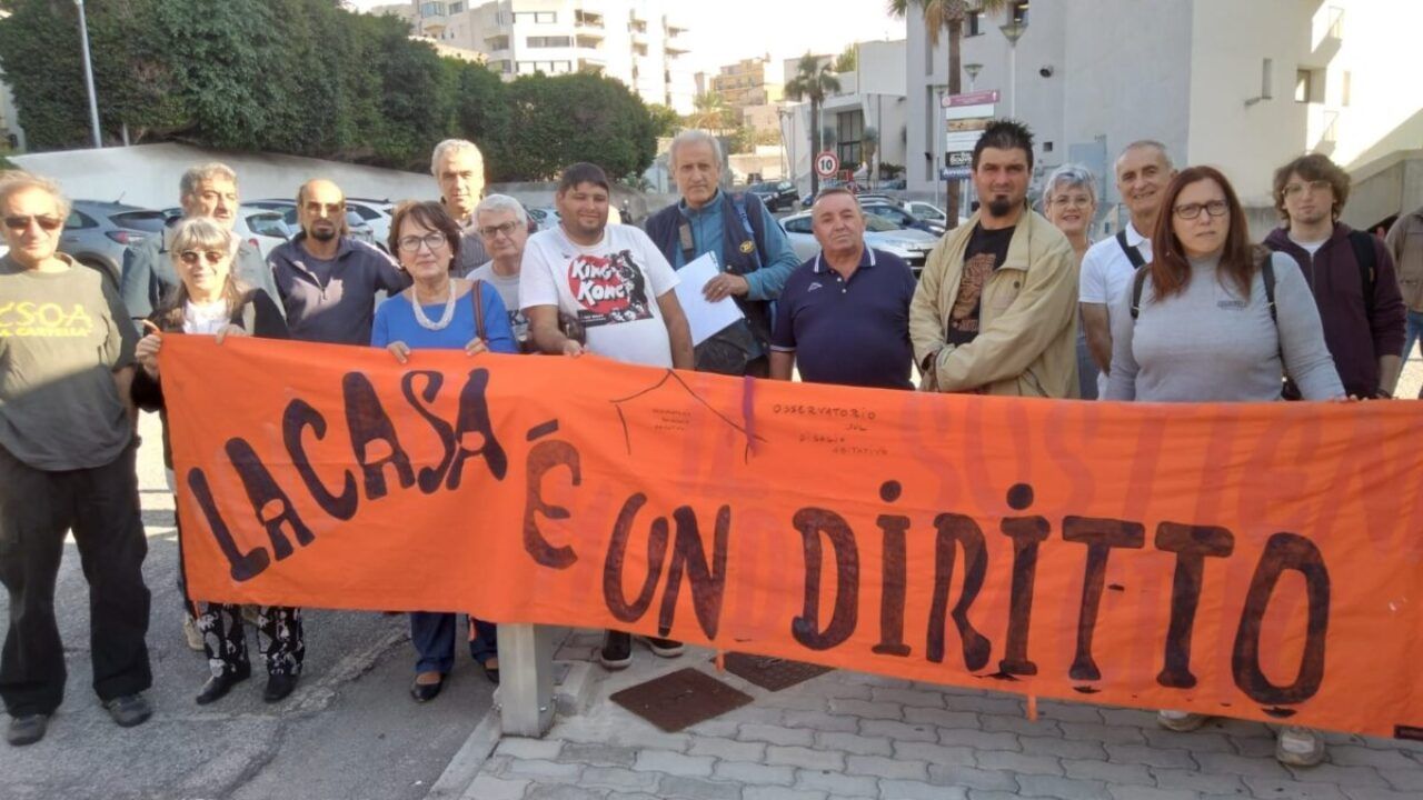 Emergenza abitativa a Reggio. La denuncia: «La Regione blocca le assegnazioni»