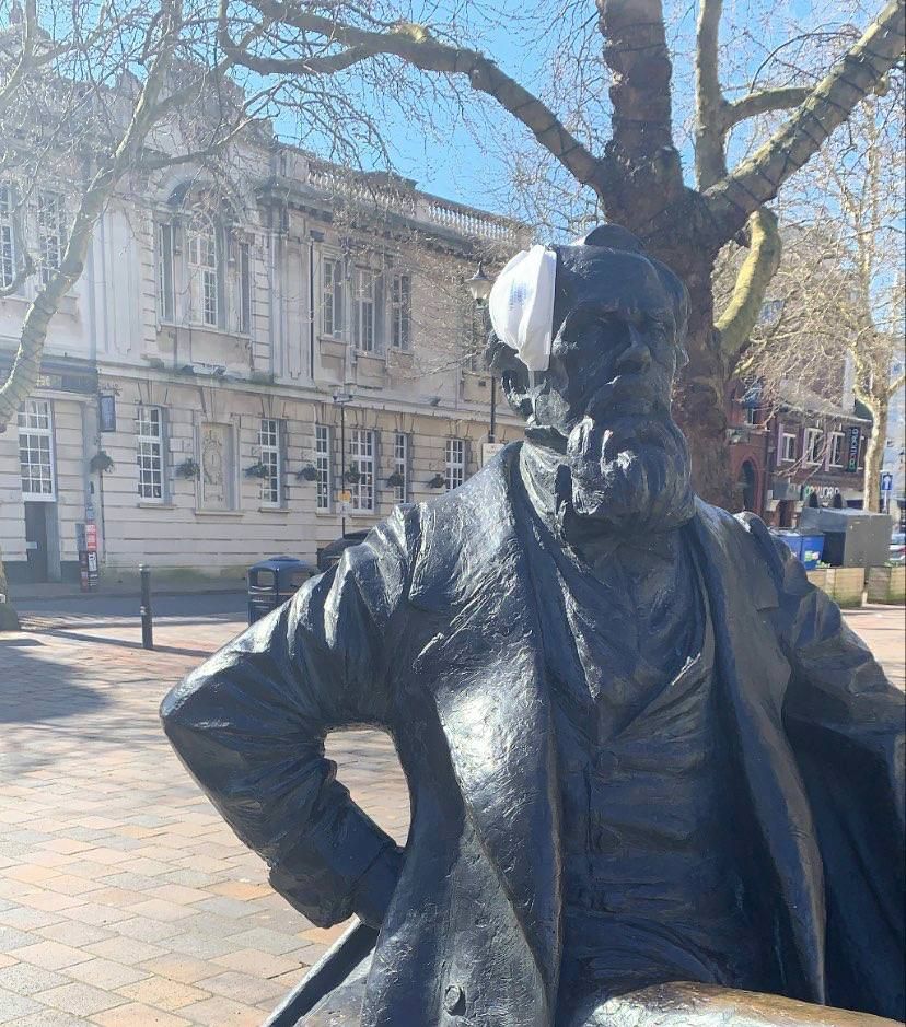 God save the Queen. E salvi anche gli italiani d'Inghilterra