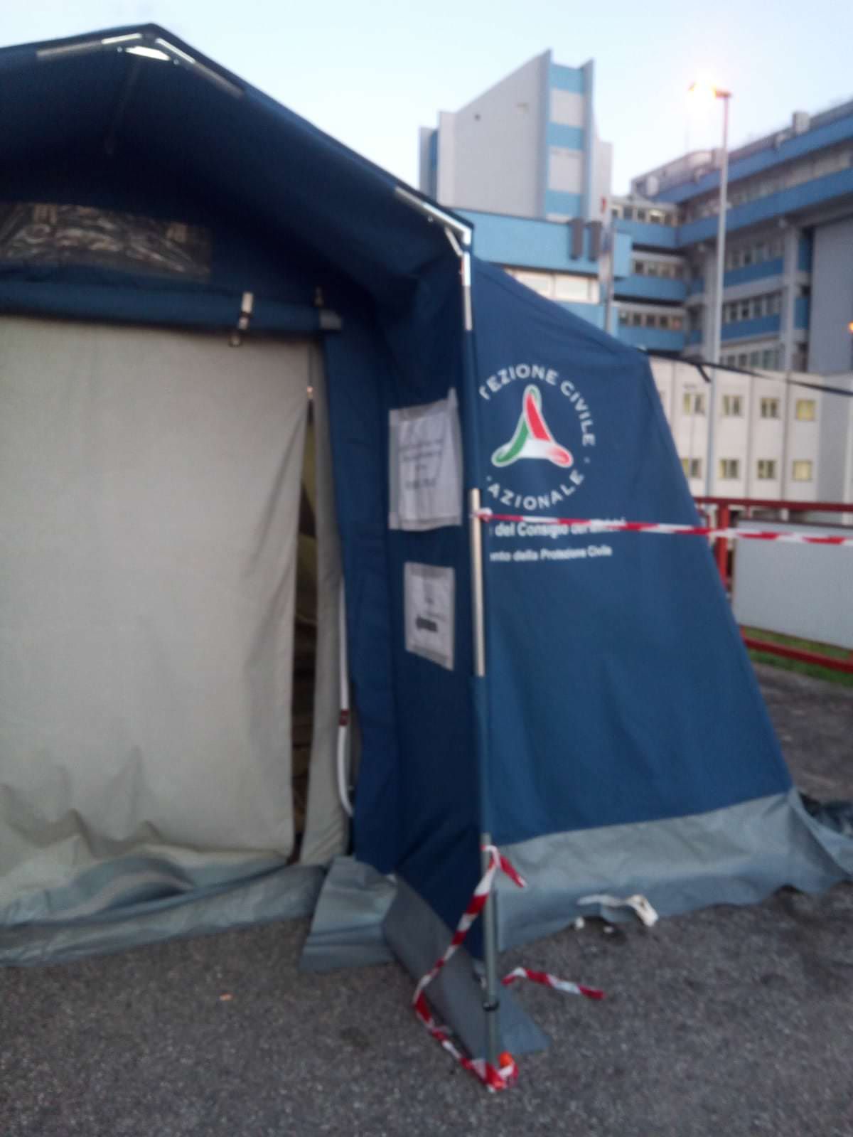 Assalto al pre-triage (e gogna social) per il primo contagiato a Lamezia