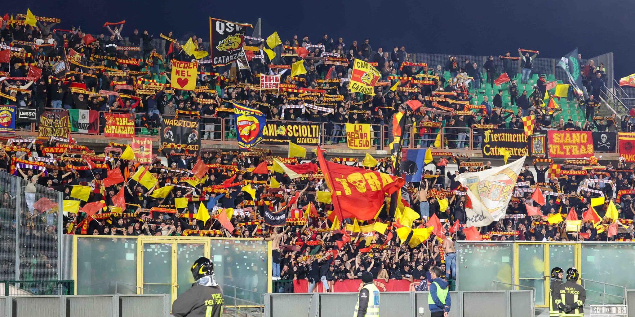 Biglietti del settore ospiti e pullman fermi a Rende, cosa non ha funzionato nel giorno del derby