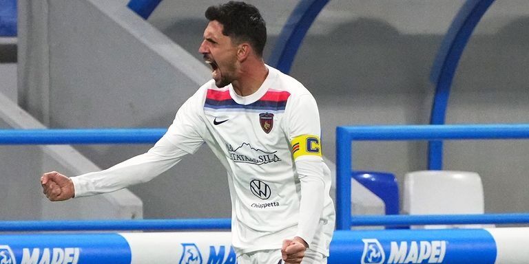 Cosenza show al Mapei Stadium: poker alla Reggiana e tre punti dal sapore di salvezza