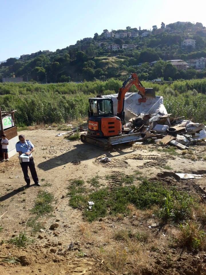 Cosenza, al via lo sgombero del campo rom
