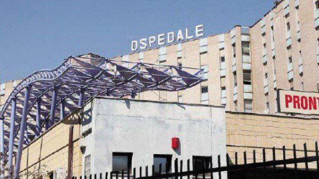 Crotone, aggredì il medico a colpi di cacciavite: condannato a 10 anni