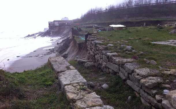 L'antica Kaulon distrutta (ancora) dal mare