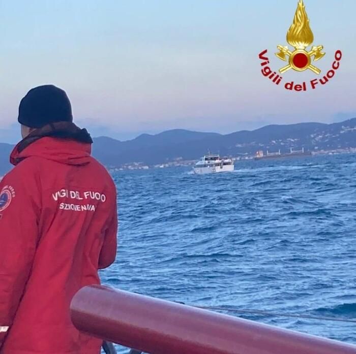 Traghetto si incaglia sulla spiaggia dell’isola di Gorgona, illesi i passeggeri