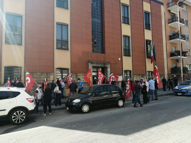 Atp di Cosenza, scatta la protesta dei sindacati. «Gestione discrezionale degli organici» – VIDEO