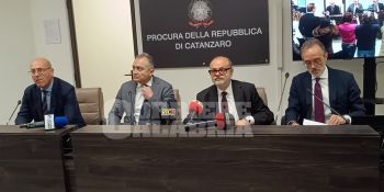 Blitz contro gli Emanuele-Idà, il procuratore Curcio: «Clan imprenditore ma con il Dna della violenza»