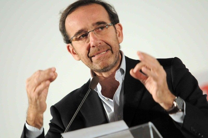 Aeroporti, Nencini d'accordo con Oliverio: «Sì a società unica»