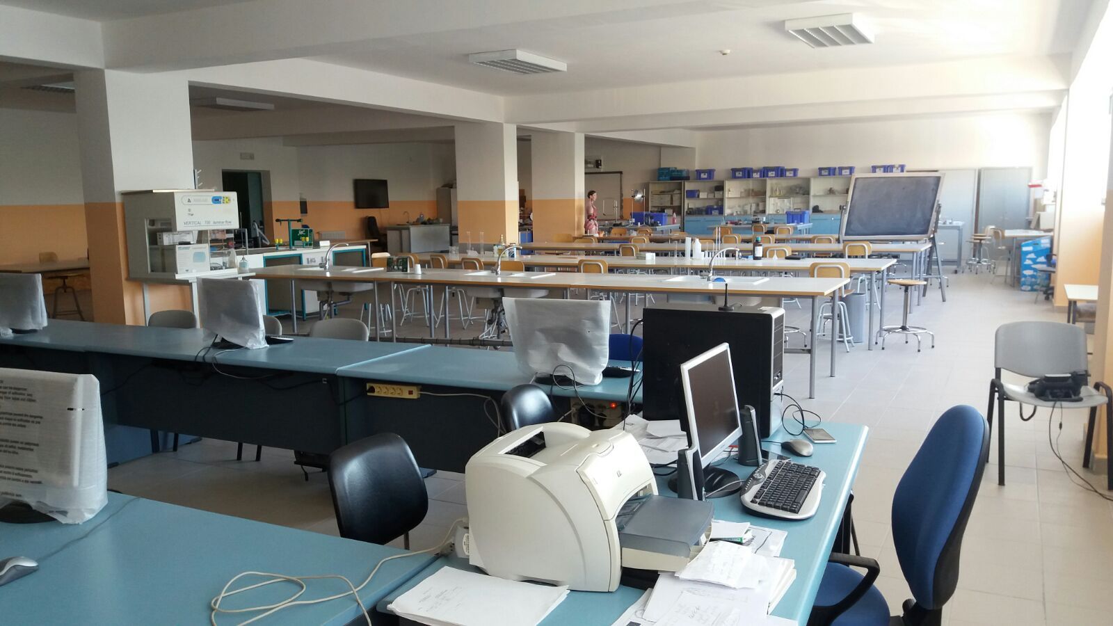 Scuola a soqquadro (con furto di computer) a Bovalino. Marziale: «Fatto spregevole»