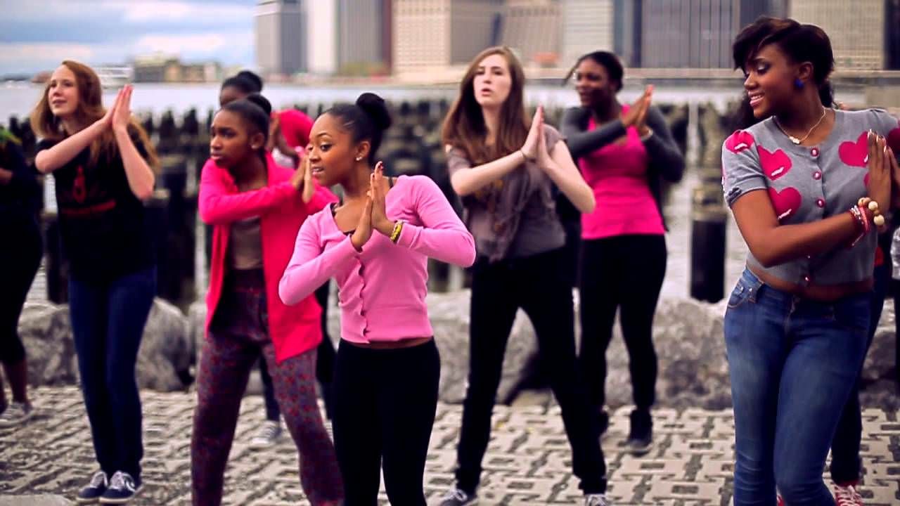 Anche a Cosenza il “Break the Chain” per dire no alla violenza su donne e bambine