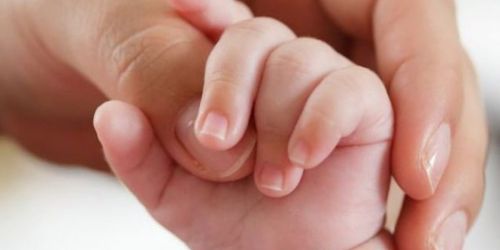 Fuggita dalla guerra in Ucraina, partorisce a Cosenza dopo tre giorni di viaggio in auto