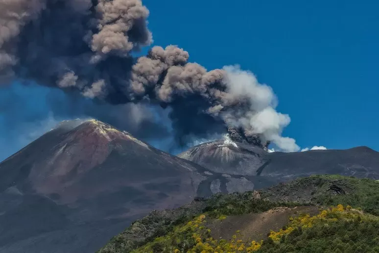 Etna, aeroporto di Catania: sospesi i voli