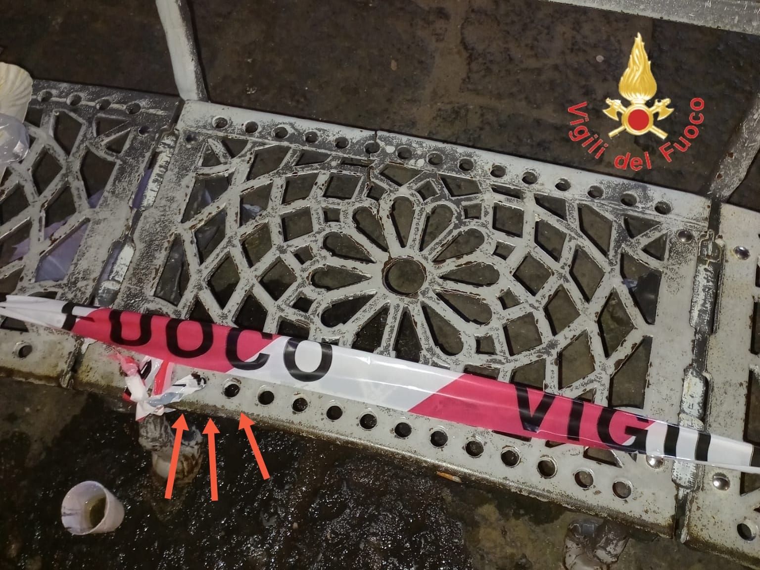 Lamezia, dito incastrato in una panchina: bimba liberata dai vigili del fuoco