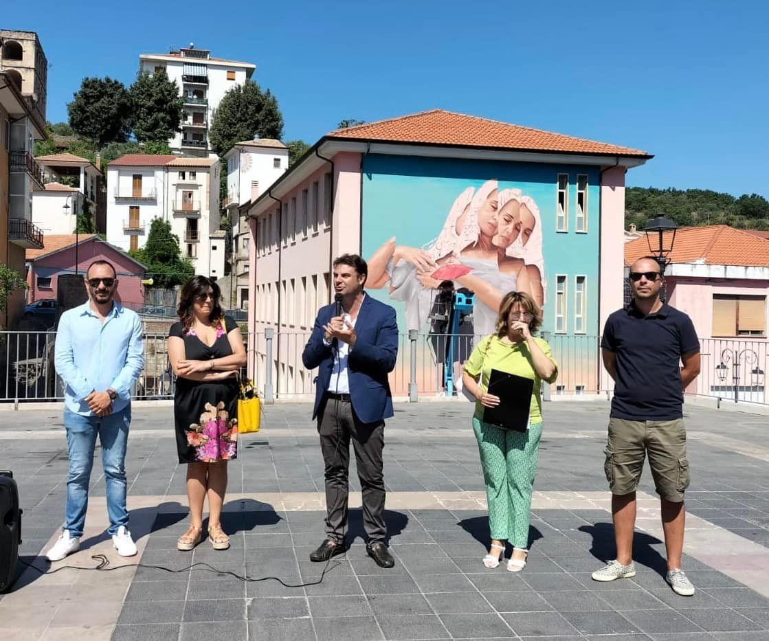 Inaugurato il “Museo urbano della seta all’aperto” a Mendicino. Il sindaco: «Sogno realizzato»