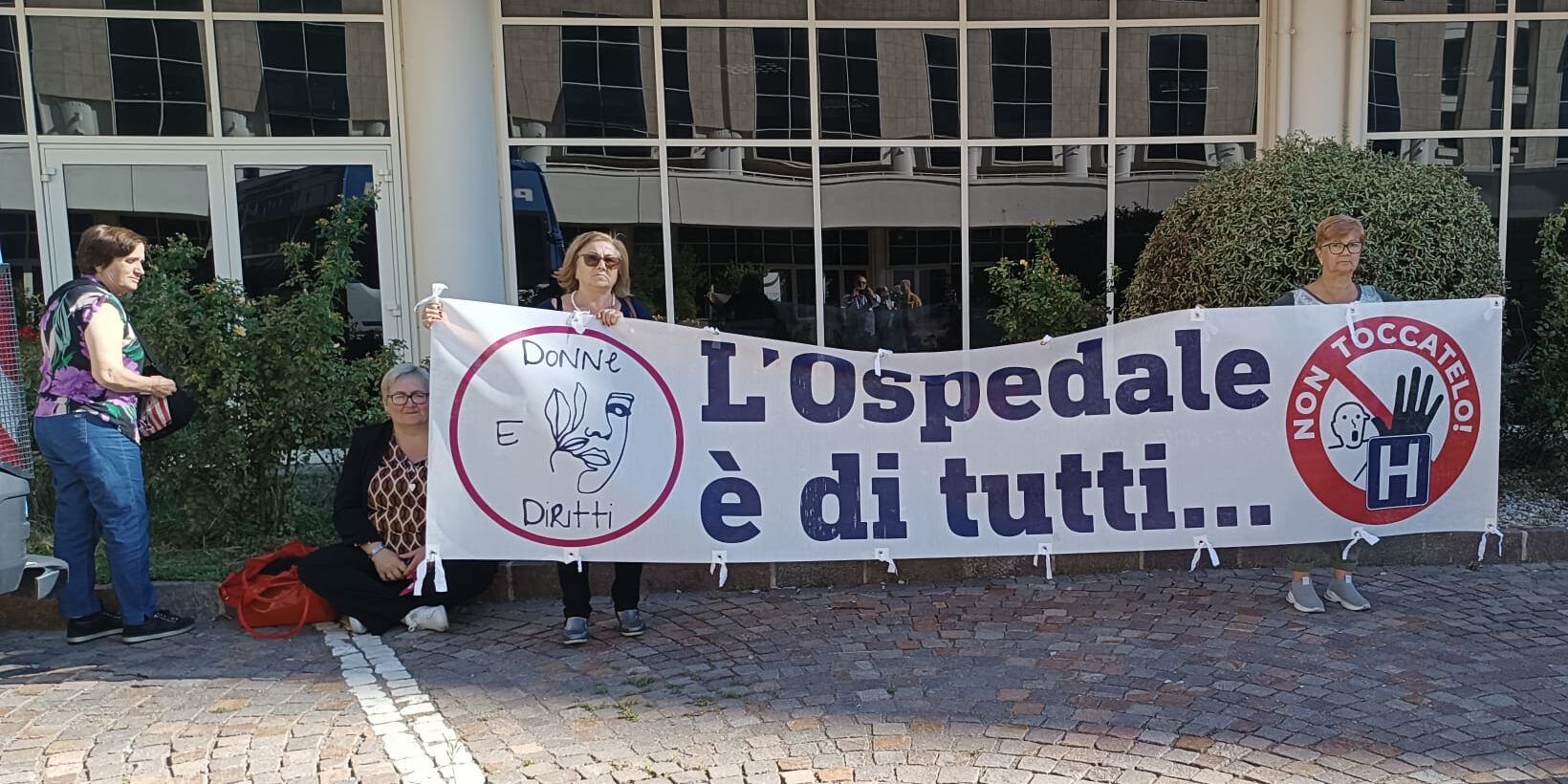 Sanità, sit-in alla Regione: Donne e Diritti chiede spiegazioni sui fondi per gli strumenti diagnostici