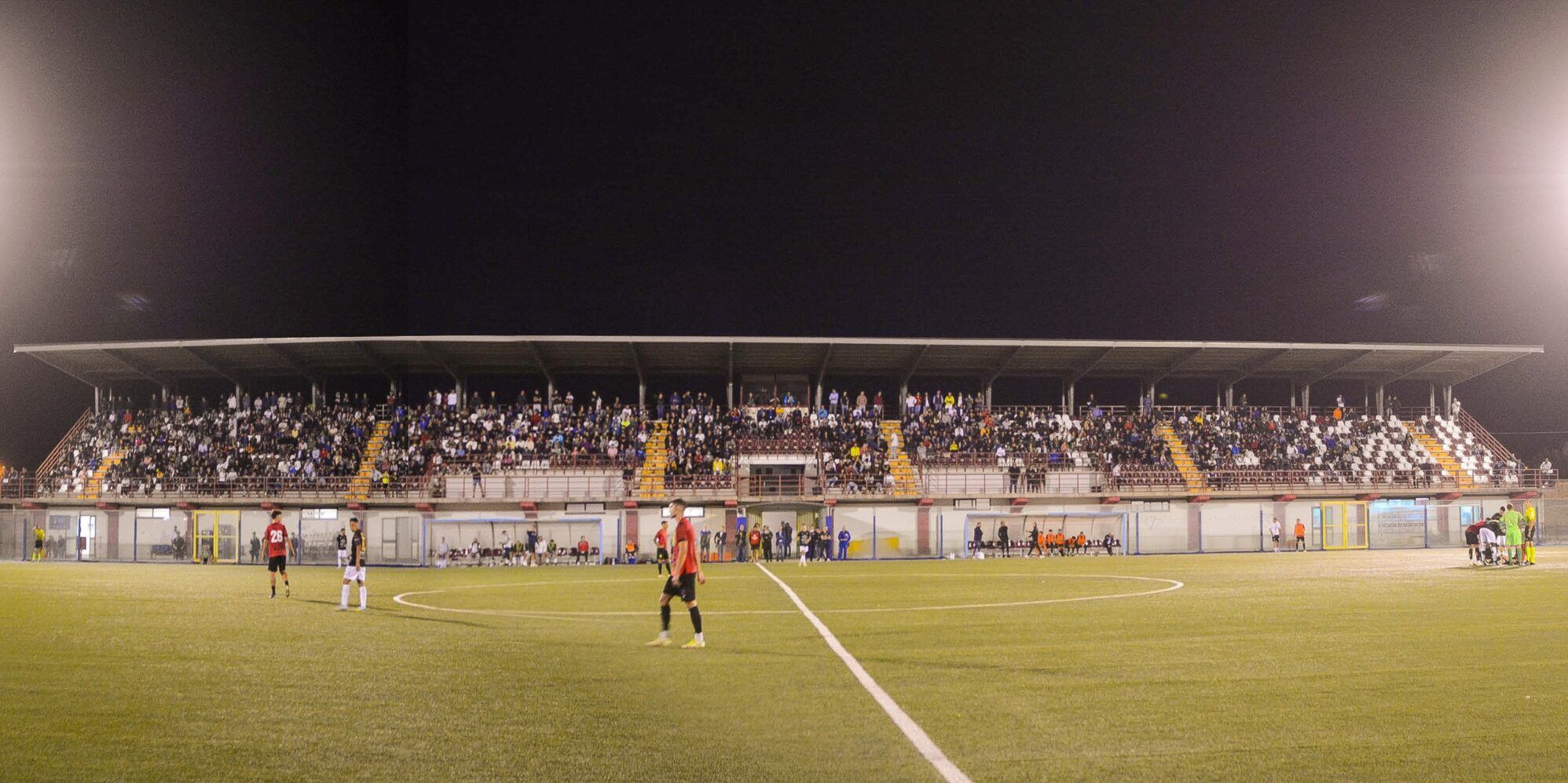 Scontri tra tifosi prima di Locri-Acireale, due feriti