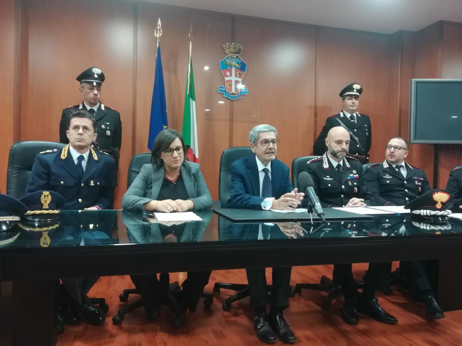 Professione: truffatori (ma con il reddito di cittadinanza). Quattro arresti a Cosenza – VIDEO E INTERVISTE