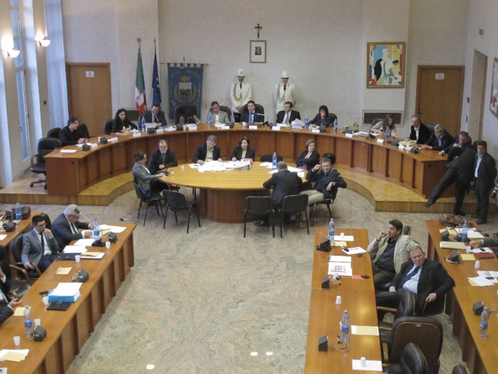 Cosenza, maggioranza in fuga