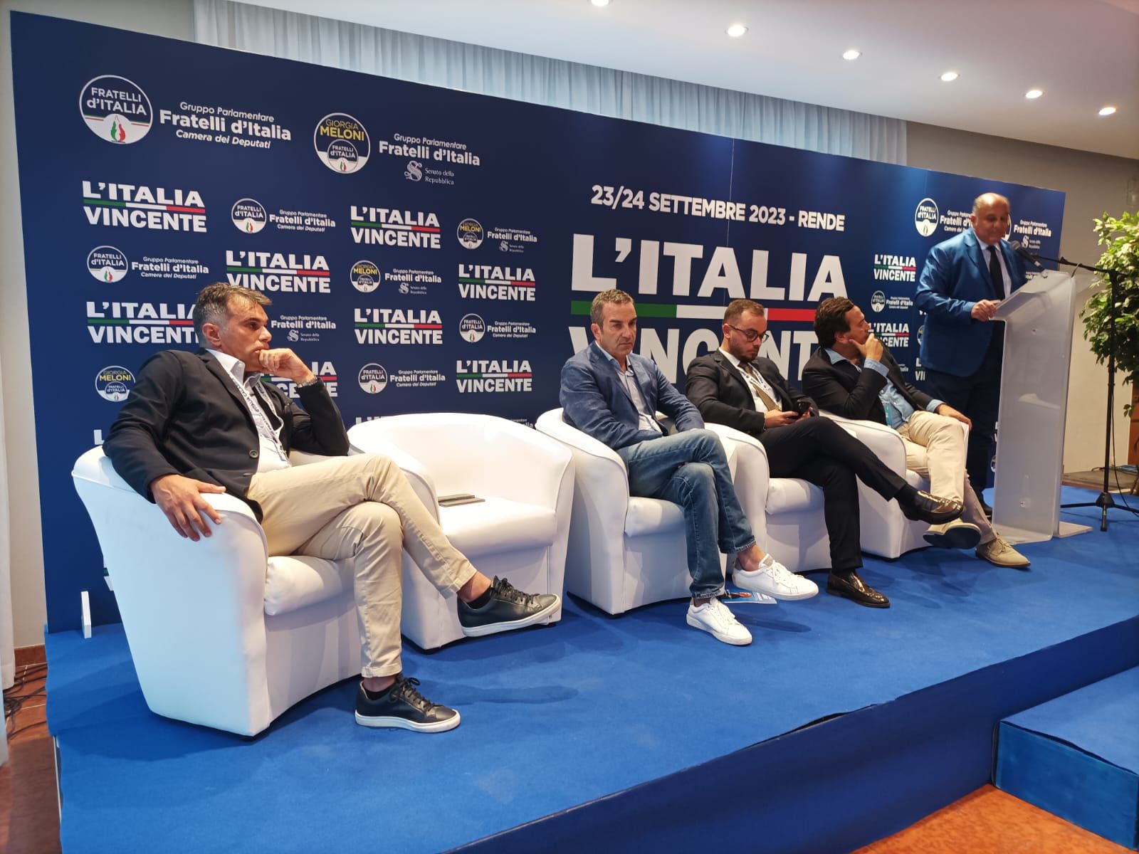 Fratelli d’Italia mostra i muscoli. Ferro: «L’Italia vince se vince la Calabria»