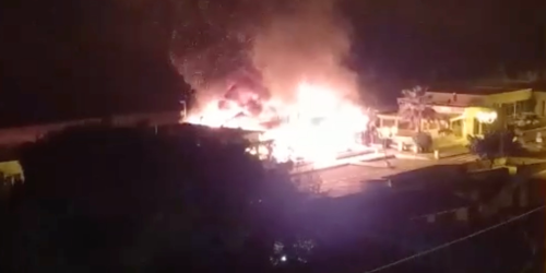 Scalea, lido balneare divorato dalle fiamme sul lungomare