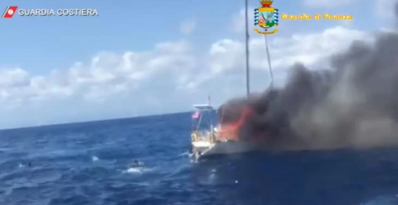 Strage del barcone dei migranti a Crotone, condannati due finanzieri