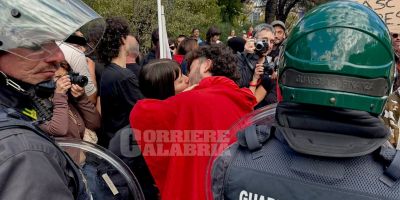 La rivoluzione, per un istante, è un bacio