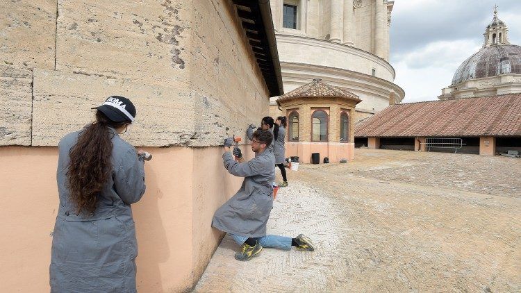 Vaticano: per la prima volta due donne nel corpo dei sampietrini. Una è la calabrese Miriana
