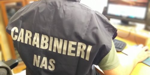 Farmaci (e alimenti) scaduti e locali sporchi, sequestrata "casa di riposo lager" a Reggio Calabria