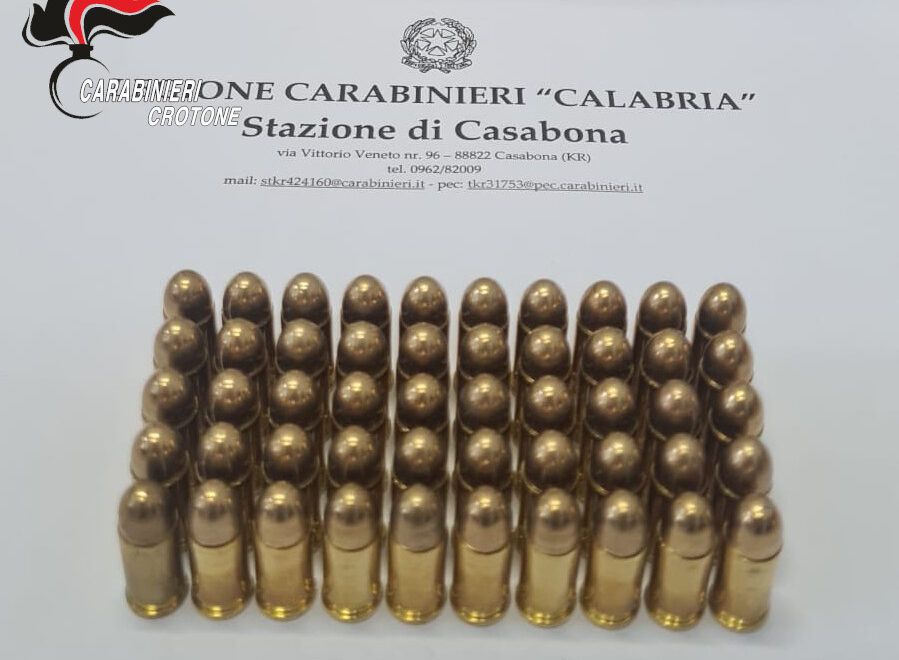 Rinvenuti 50 proiettili in una cassaforte nel Crotonese, deferito il proprietario