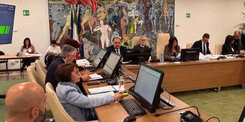 Contrasto alla violenza di genere, primo via libera – con polemica – alla legge regionale