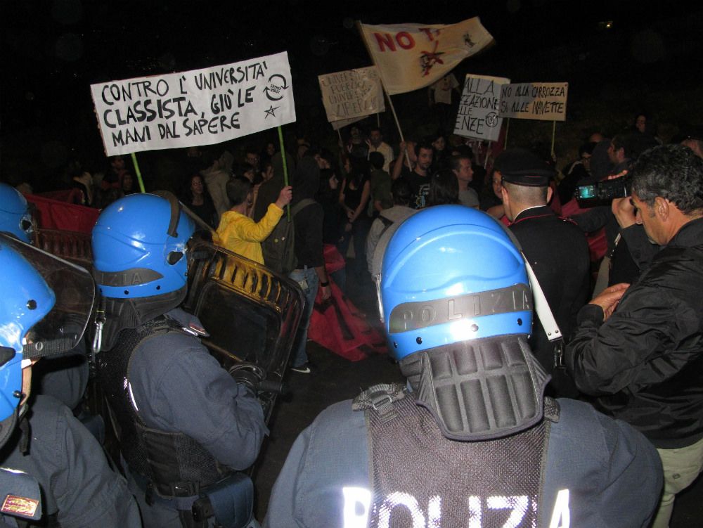 Unical, contestato il ministro Carrozza