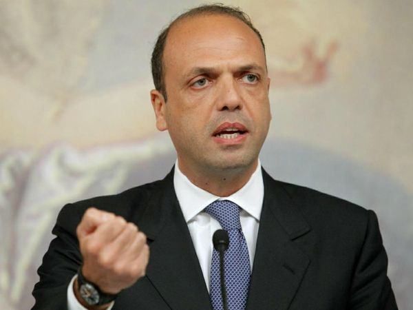 Alfano: «Tutelare i sindaci minacciati è una priorità»
