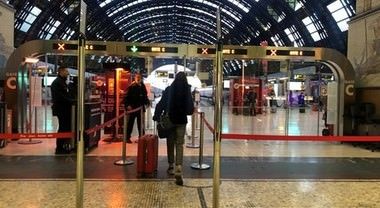Assalto a treni e aerei. Le testimonianze: «Farò la quarantena al Sud»