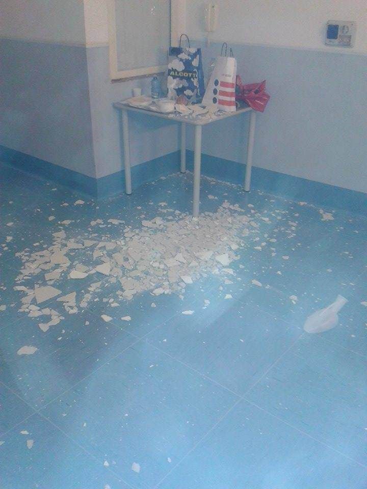 «All'Annunziata il tetto crolla sui malati»