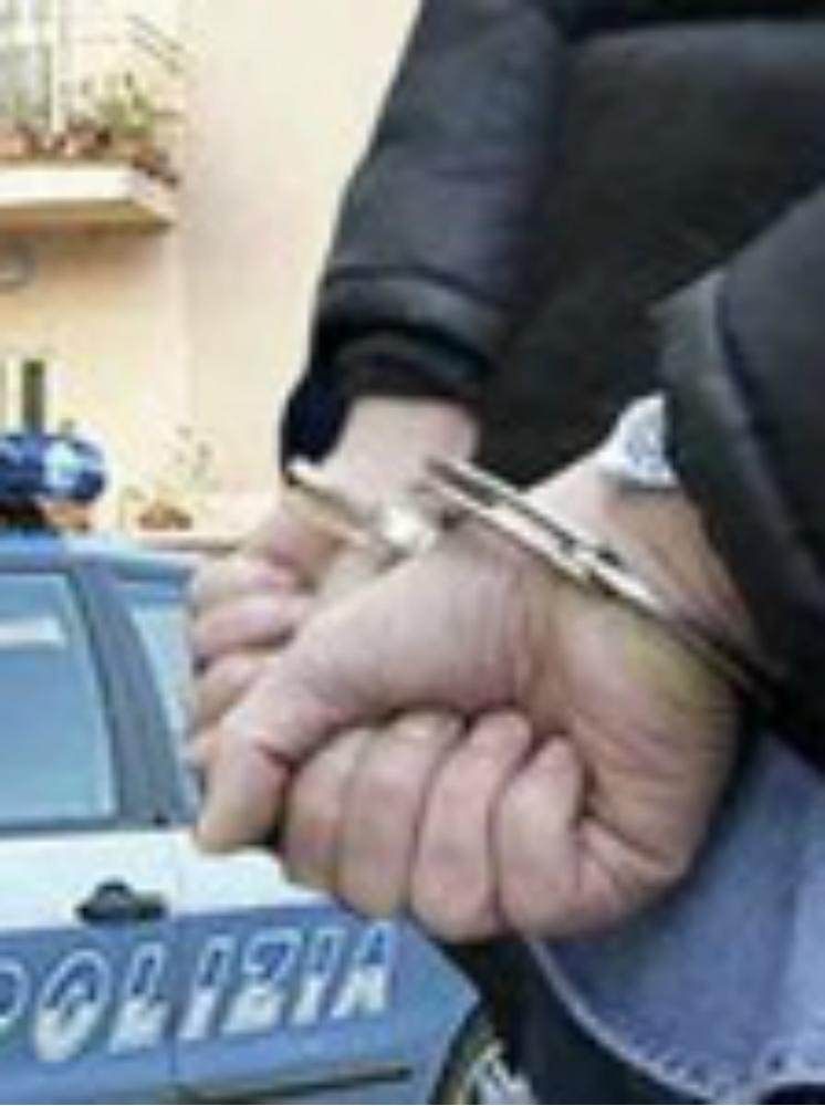 In auto con due fucili, arrestato