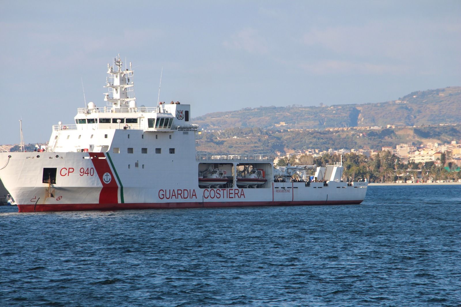 700 migranti in viaggio verso Messina e Reggio Calabria