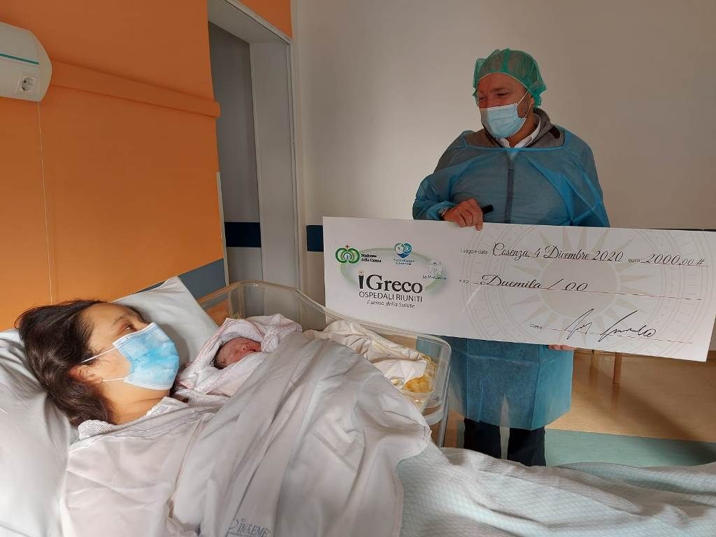 Gli ospedali iGreco festeggiano le mille nascite nel 2020