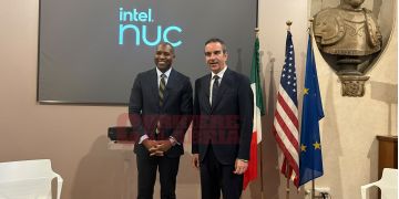 Mobilità e innovazione, Occhiuto presenta il “social taxi” per la sanità calabrese – VIDEO