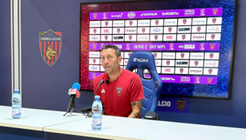 Cosenza calcio, l’allarme di Buscè: «Non ci alleniamo da 20 giorni, il Sanvitino è una palude»